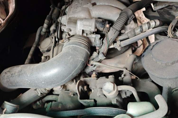 Used Jinbei Hiace 2014 2.0L 5th Generation Kuaiyunwang Business Version 4G20B Engine Bay