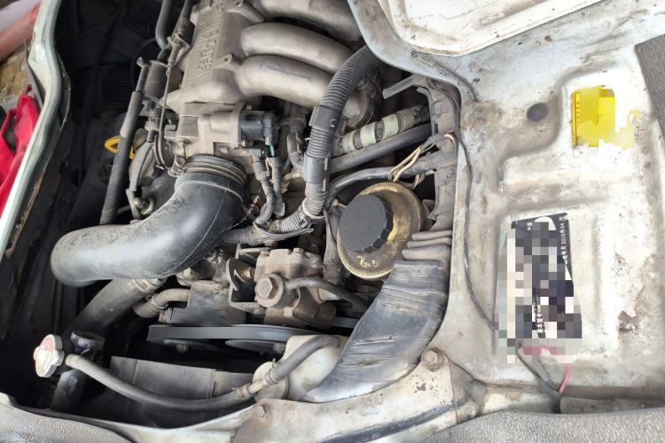 Used Jinbei Hiace 2014 2.0L Fifth-Generation Xiangyun Comfort Type 1 4G21C Engine Bay