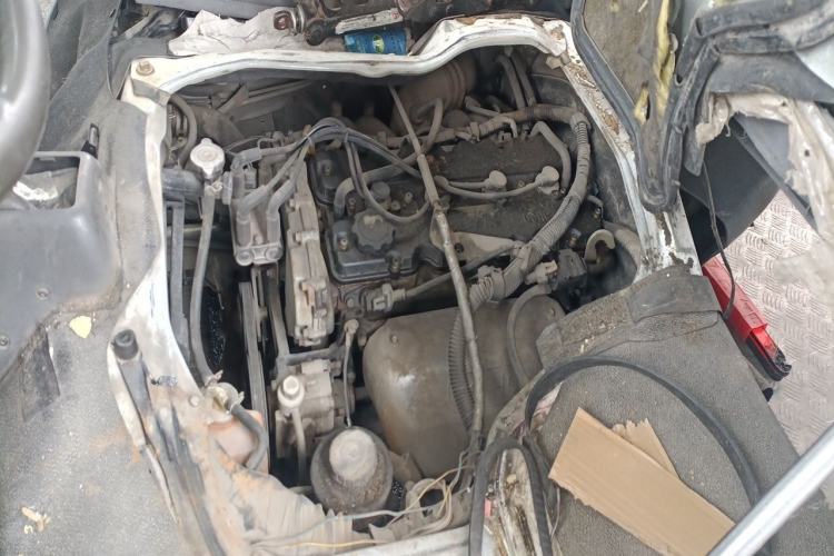 Used Jinbei Hiace 2014 2.0L Fifth-Generation Power King Classic V19 Engine Bay