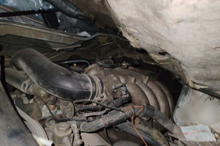 Used Jinbei Hiace 2014 2.0L Fifth-Generation Xiangyun Comfort Type 1 4G20C Engine Bay