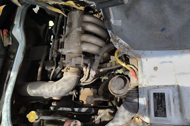 Used Jinbei Hiace 2014 2.0L Fifth-Generation Xiangyun Comfort Type 1 4G20C Engine Bay