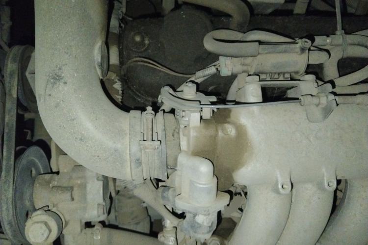 Used Jinbei Hiace 2014 2.0L 5th Generation Kuaiyunwang Business Version 4G19 Engine Bay