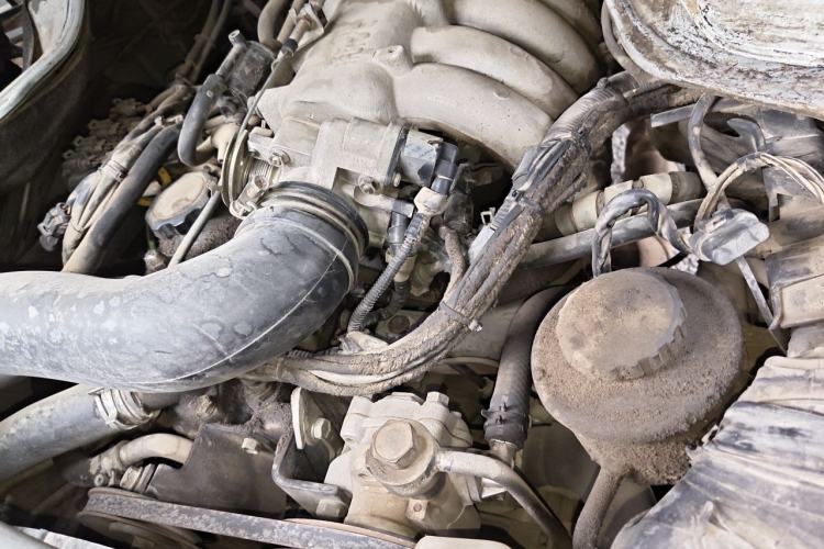 Used Jinbei Hiace  Engine Bay