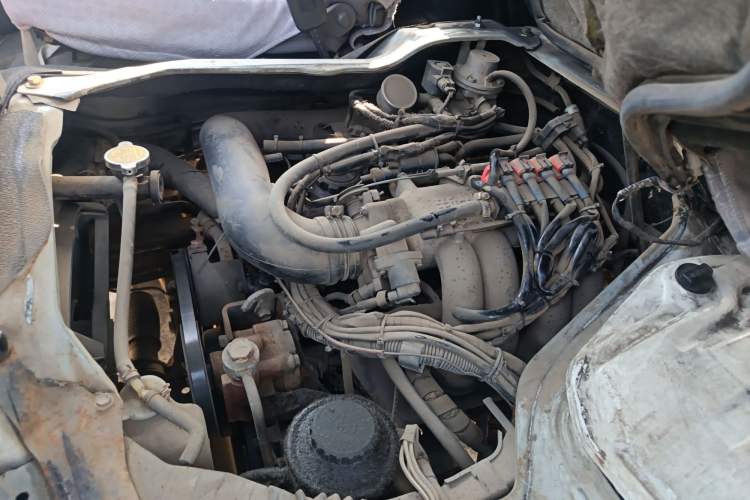 Used Jinbei Hiace 2014 2.0L 5th Generation Kuaiyunwang Business Version 4G20B Engine Bay