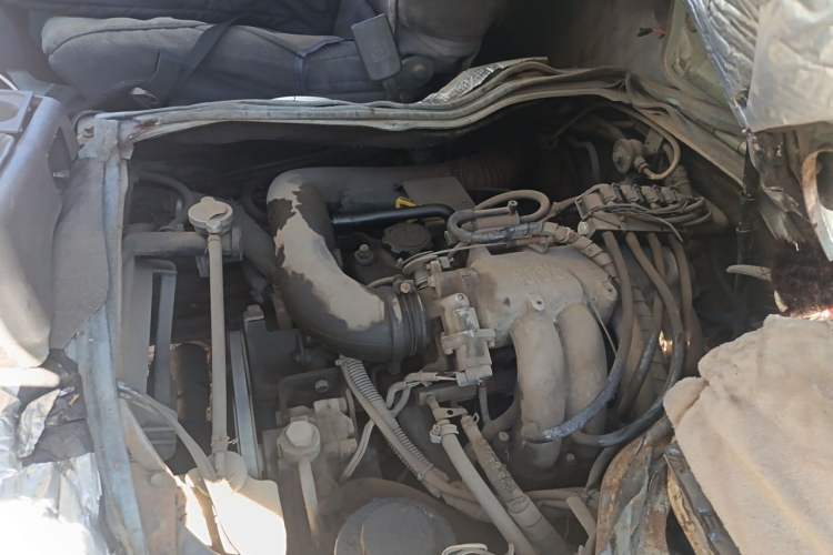 Used Jinbei Hiace 2014 2.0L Fifth-Generation Power King Classic V19 Engine Bay