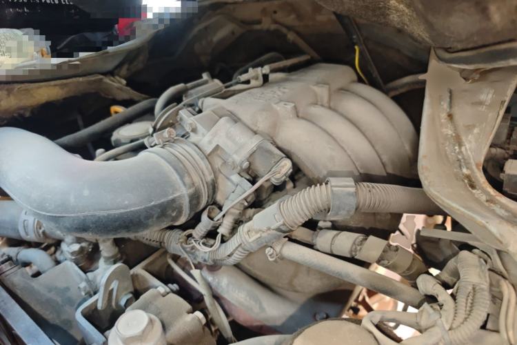 Used Jinbei Hiace 2014 2.0L Fifth-Generation Xiangyun Comfort Type 1 4G20C Engine Bay