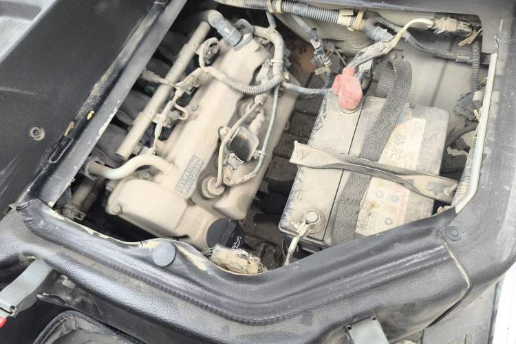 Used Jinbei Hiace 2014 2.0L 5th Generation Kuaiyunwang Business Version 4G19 Engine Bay Left
