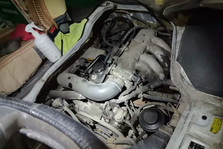 Used Jinbei Hiace 2014 2.0L 5th Generation Kuaiyunwang Business Version 4G19 Engine Bay Left