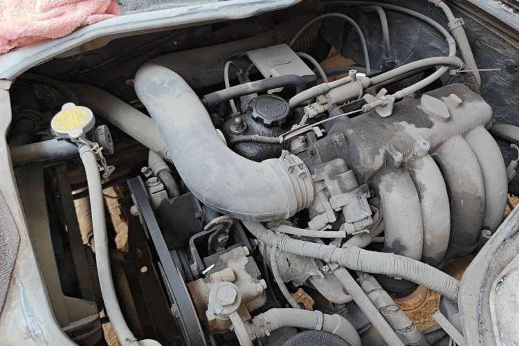 Used Jinbei Hiace 2014 2.0L 5th Generation Kuaiyunwang Business Version 4G19 Engine Bay Left
