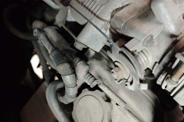 Used Jinbei Hiace 2014 2.0L 5th Generation Kuaiyunwang Business Version 4G20B Engine Bay Left