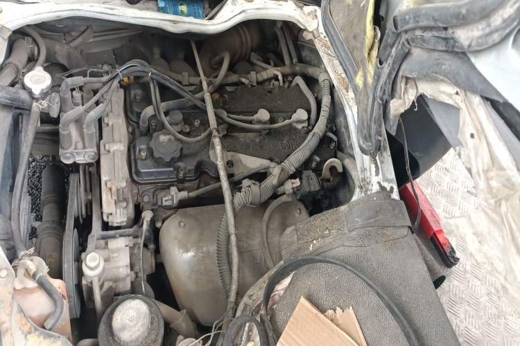 Used Jinbei Hiace 2014 2.0L Fifth-Generation Power King Classic V19 Engine Bay Left