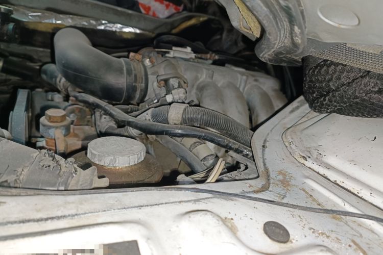 Used Jinbei Hiace 2014 2.0L Fifth-Generation Xiangyun Comfort Type 1 4G21C Engine Bay Left