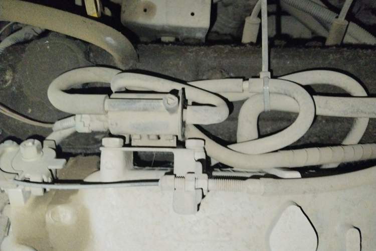 Used Jinbei Hiace 2014 2.0L 5th Generation Kuaiyunwang Business Version 4G19 Engine Bay Left