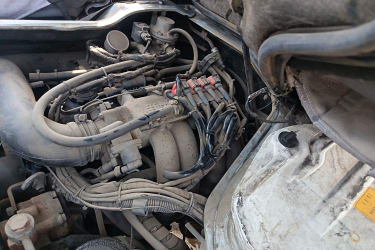 Used Jinbei Hiace 2014 2.0L 5th Generation Kuaiyunwang Business Version 4G20B Engine Bay Left