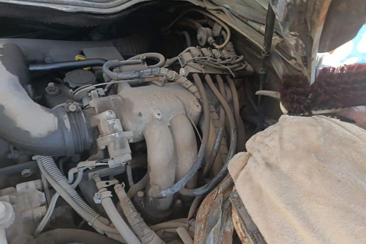Used Jinbei Hiace 2014 2.0L Fifth-Generation Power King Classic V19 Engine Bay Left