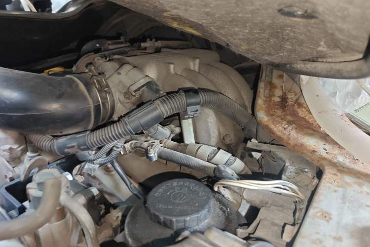 Used Jinbei Hiace 2014 2.0L Fifth-Generation Xiangyun Comfort Type 1 4G21C Engine Bay Left