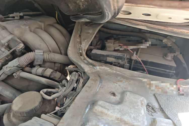 Used Jinbei Hiace 2014 2.0L Fifth-Generation Xiangyun Comfort Type 1 4G20C Engine Bay Left