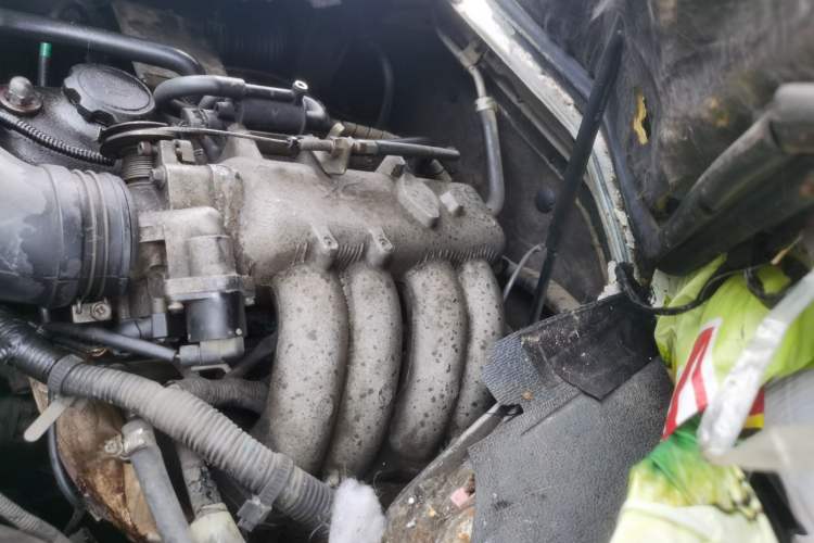 Used Jinbei Hiace 2014 2.0L 5th Generation Kuaiyunwang Business Version 4G19 Engine Bay Left