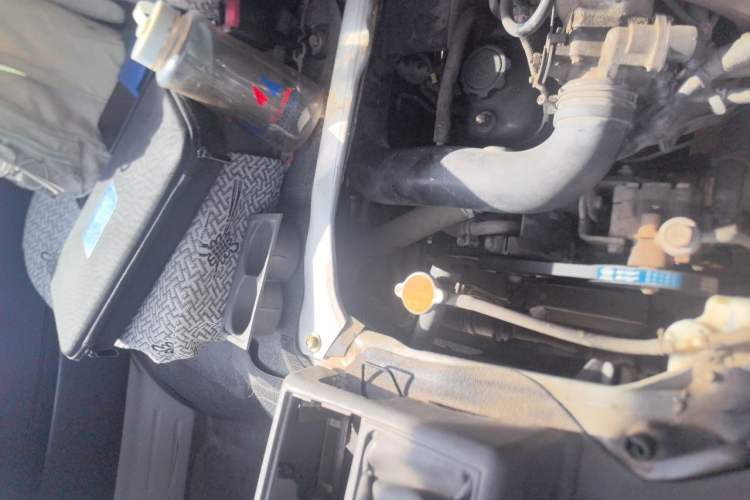 Used Jinbei Hiace 2014 2.0L 5th Generation Kuaiyunwang Business Version 4G19 Engine Bay Left