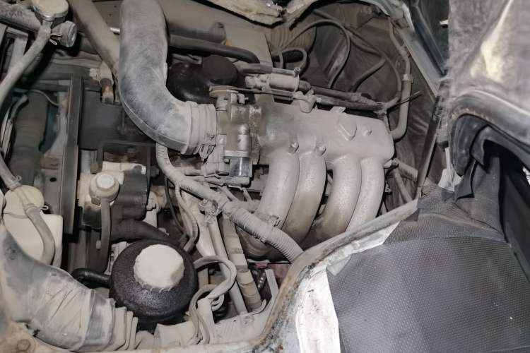 Used Jinbei Hiace 2014 2.0L 5th Generation Kuaiyunwang Business Version 4G19 Engine Bay Left