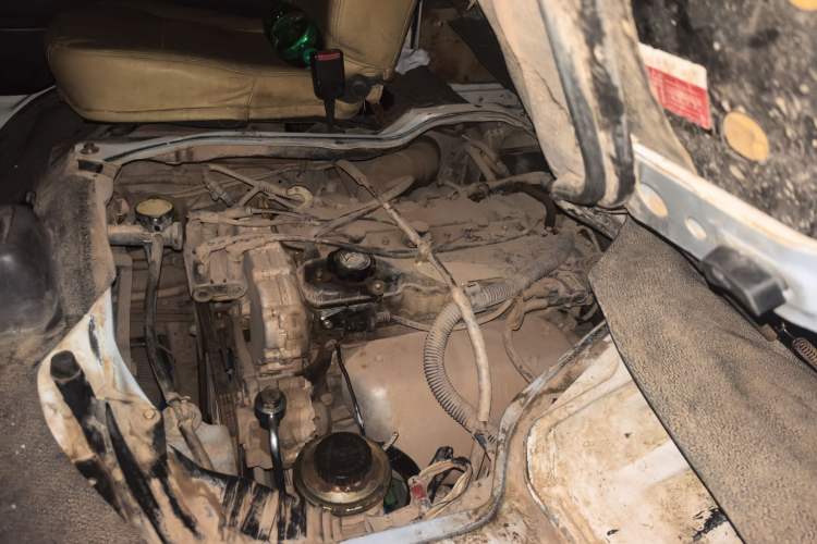 Used Jinbei Hiace 2014 2.0L Fifth-Generation Power King Classic V19 Engine Bay Left