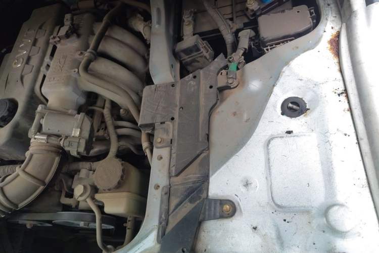 Used Jinbei Hiace 2014 2.0L Luxury Version V19 Engine Bay Left