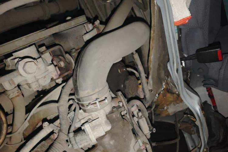 Used Jinbei Hiace 2014 2.0L 5th Generation Kuaiyunwang Business Version 4G19 Engine Bay Left