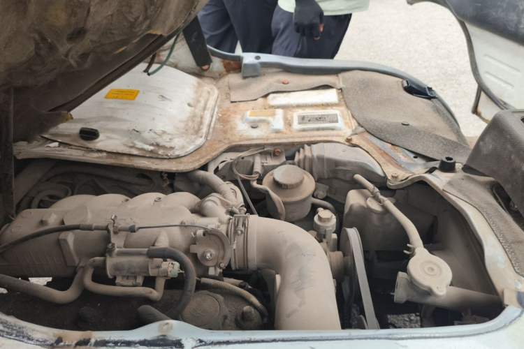 Used Jinbei Hiace 2014 2.0L 5th Generation Kuaiyunwang Business Version 4G19 Engine Bay Left