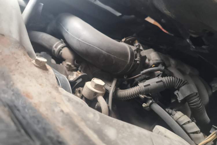 Used Jinbei Hiace 2014 2.0L Fifth-Generation Xiangyun Comfort Type 1 4G20C Engine Bay Left