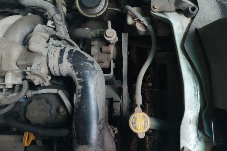 Used Jinbei Hiace 2014 2.0L 5th Generation Kuaiyunwang Business Version 4G20B Engine Bay Left
