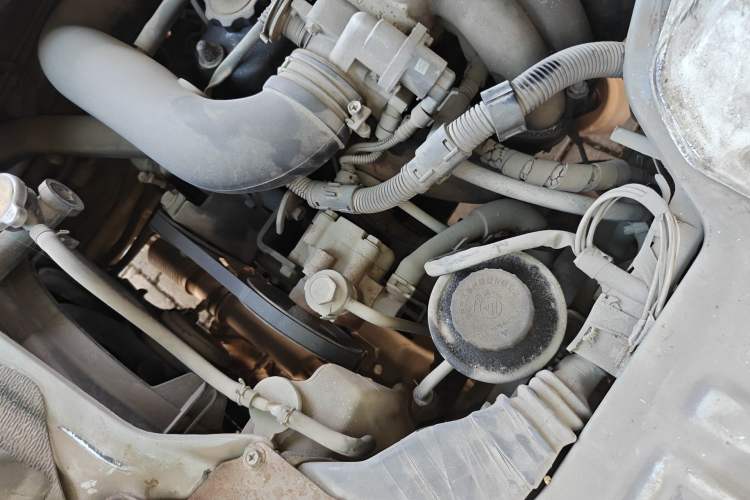 Used Jinbei Hiace 2014 2.0L Fifth-Generation Xiangyun Comfort Type 1 4G20C Engine Bay Left