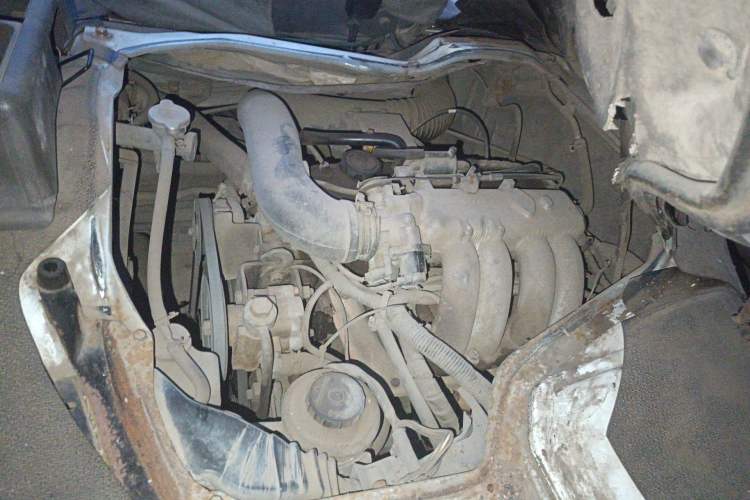 Used Jinbei Hiace 2014 2.0L 5th Generation Kuaiyunwang Business Version 4G19 Engine Bay