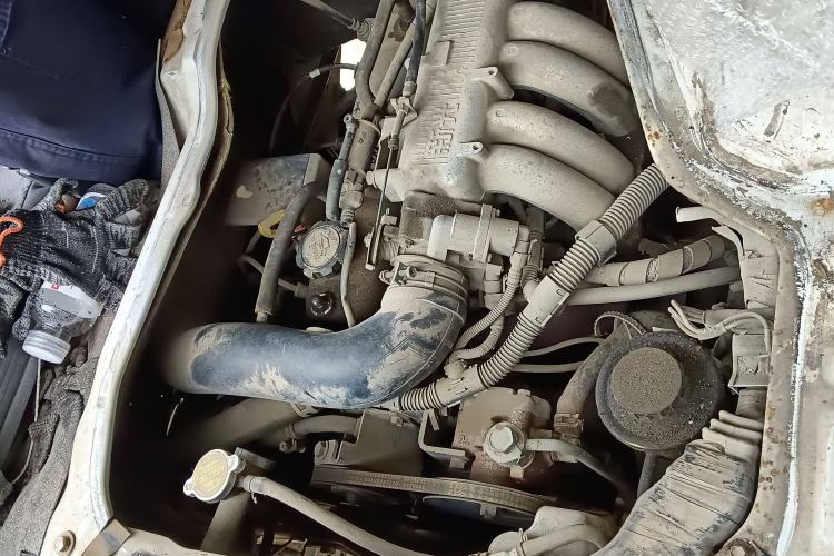 Used Jinbei Hiace 2014 2.0L Fifth-Generation Xiangyun Comfort Type 1 4G20C Engine Bay