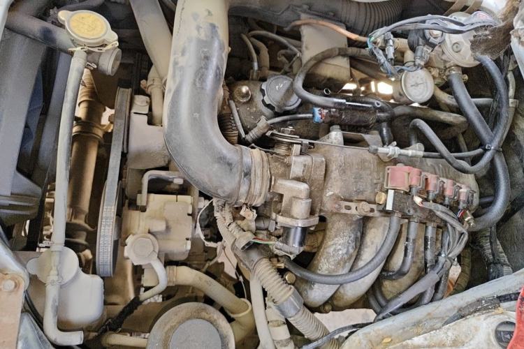 Used Jinbei Hiace 2014 2.0L 5th Generation Kuaiyunwang Business Version 4G20B Engine Bay