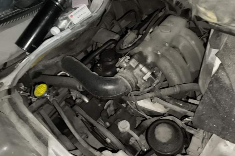 Used Jinbei Hiace 2014 2.0L 5th Generation Kuaiyunwang Business Version 4G19 Engine Bay