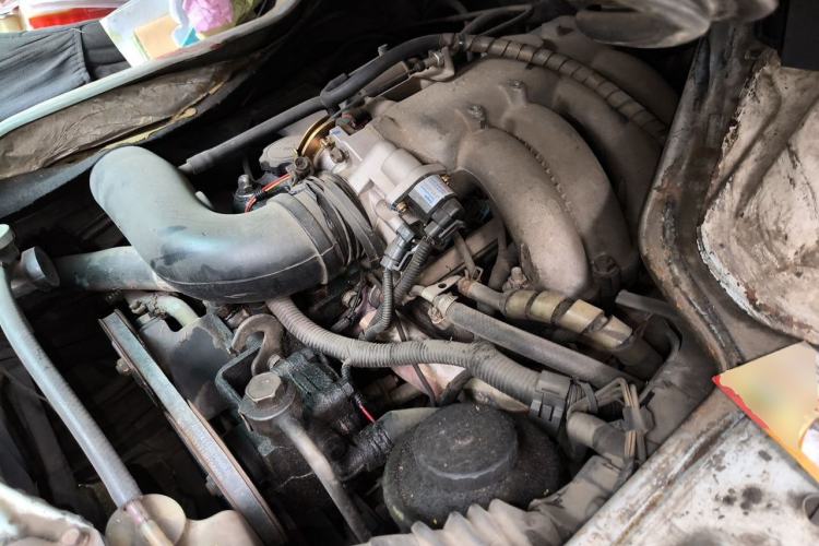 Used Jinbei Hiace 2014 2.0L 5th Generation Kuaiyunwang Business Version 4G19 Engine Bay
