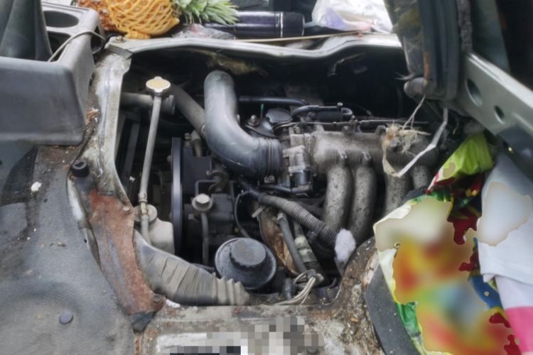 Used Jinbei Hiace 2014 2.0L 5th Generation Kuaiyunwang Business Version 4G19 Engine Bay