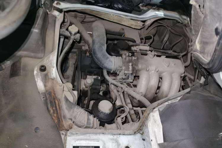 Used Jinbei Hiace 2014 2.0L 5th Generation Kuaiyunwang Business Version 4G19 Engine Bay