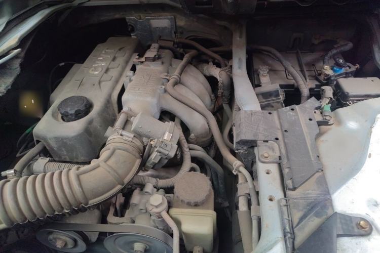 Used Jinbei Hiace 2014 2.0L Luxury Version V19 Engine Bay
