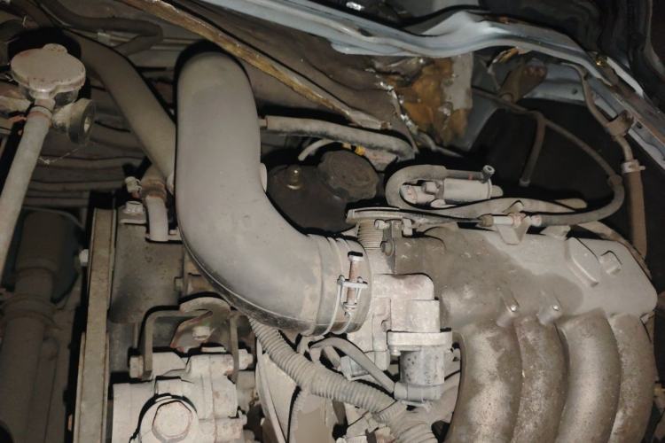 Used Jinbei Hiace 2014 2.0L 5th Generation Kuaiyunwang Business Version 4G19 Engine Bay
