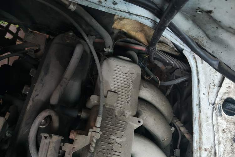 Used Jinbei Hiace 2014 2.0L 5th Generation Kuaiyunwang Business Version 4G20B Engine Bay