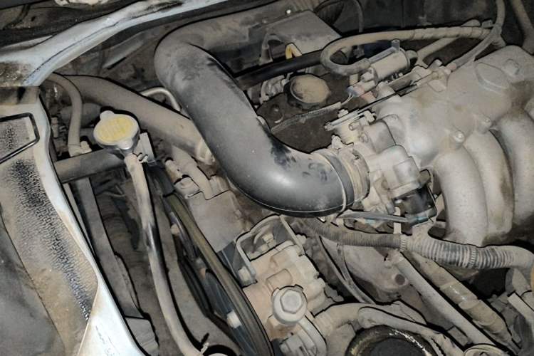 Used Jinbei Hiace 2014 2.0L 5th Generation Kuaiyunwang Business Version 4G19 Engine Bay Right