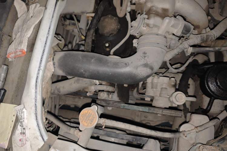 Used Jinbei Hiace 2014 2.0L 5th Generation Kuaiyunwang Business Version 4G19 Engine Bay Right