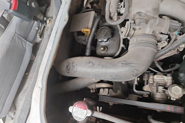 Used Jinbei Hiace 2014 2.0L 5th Generation Kuaiyunwang Business Version 4G19 Engine Bay Right