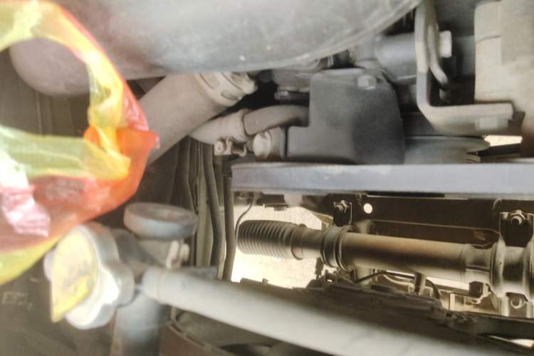 Used Jinbei Hiace 2014 2.0L 5th Generation Kuaiyunwang Business Version 4G19 Engine Bay Right
