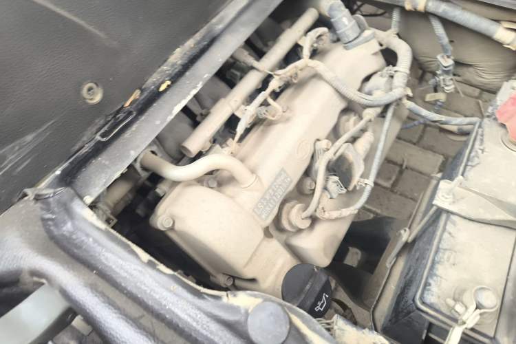 Used Jinbei Hiace 2014 2.0L 5th Generation Kuaiyunwang Business Version 4G19 Engine Bay Right