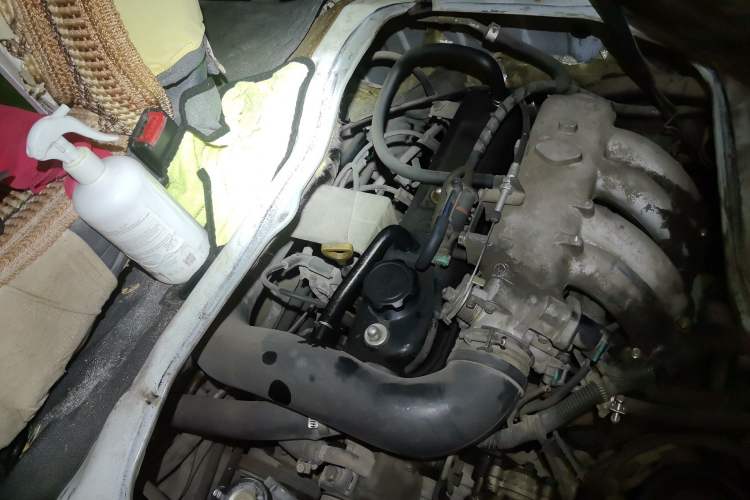 Used Jinbei Hiace 2014 2.0L 5th Generation Kuaiyunwang Business Version 4G19 Engine Bay Right