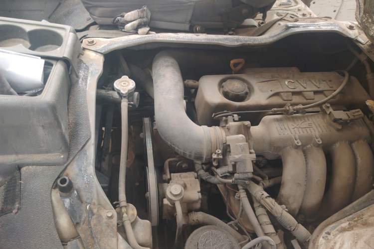 Used Jinbei Hiace 2014 2.0L 5th-Gen Power King Comfort Version V19 Engine Bay Right