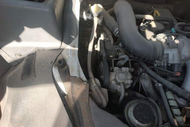 Used Jinbei Hiace 2014 2.0L 5th Generation Kuaiyunwang Business Version 4G19 Engine Bay Right