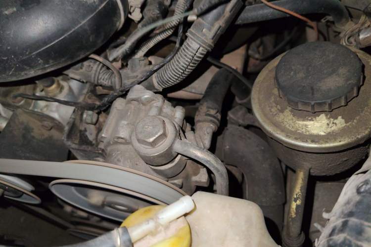 Used Jinbei Hiace 2014 2.0L Fifth-Generation Xiangyun Comfort Type 1 4G20C Engine Bay Right